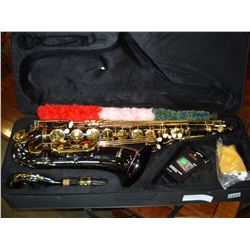 MENDINI SAXOPHONE W/ TUNER IN CASE AND GUITAR CASE