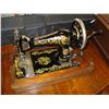 Image 1 : WOOD CASED SINGER SEWING MACHINE