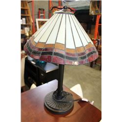 TABLE LAMP WITH STAINED GLASS SHADE