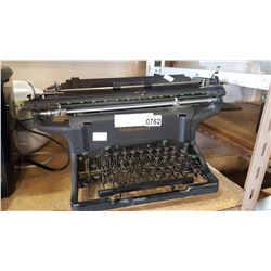 UNDERWOOD TYPEWRITER - CANADIAN MADE