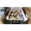 Image 1 : TRAY OF CHINA CUPS AND SAUCERS