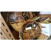 Image 2 : 3 LEATHER PILLOWS AND WICKER BASKETS