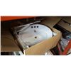 Image 1 : PORCELAIN SINK