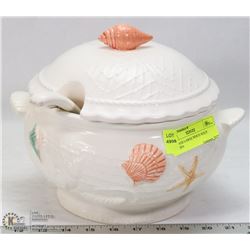 VINTAGE LARGE WHITE SOUP TUREEN