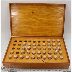 ANTIQUE SAMPLE CASE WITH BOTTLES