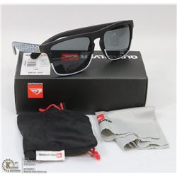 NEW QUICKSILVER SUNGLASSES