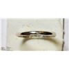Image 1 : 40) STERLING SILVER RING SIZE 5