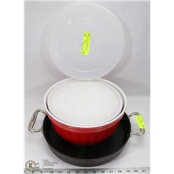 LOT WITH 4PC BOWL SET (WITH LIDS) AND CAST IRON