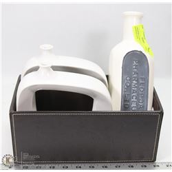3 MODERN VASES IN LEATHERETTE STORAGE BOX - 1 VASE
