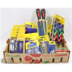 FLAT OF ASSORTED HARDWARE ITEMS