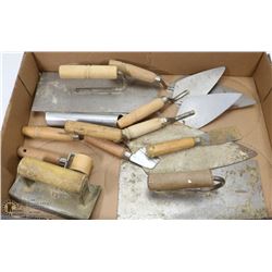 FLAT OF ASSORTED TROWELS