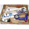Image 1 : FLAT OF ASSORTED HOUSEHOLD ITEMS & TOOLS
