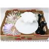 Image 1 : FLAT OF MILK GLASS AND OTHER COLLECTIBLE GLASS