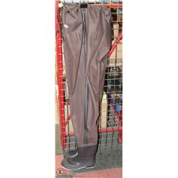 HIP WADERS