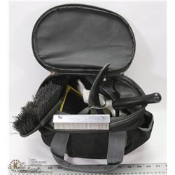 HORSE GROOMING KIT IN BAG
