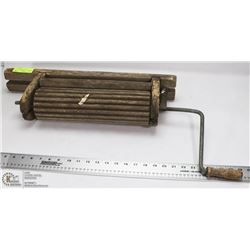 ANTIQUE CLOTHES WRINGER