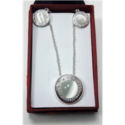 22 - WHITE CAT'S EYE & CRYSTAL SET