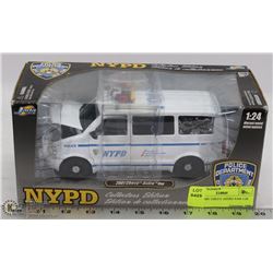 NYPD 2001 CHEVY ASTRO VAN 1:24