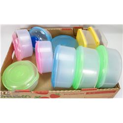 FLAT OF PLASTIC FOOD STORAGE CONTAINERS
