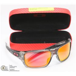 AUTHENTIC OAKLEY SUNGLASSES WITH CASE