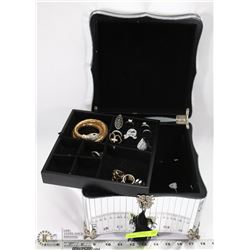 MIRRORED JEWELLERY BOX WITH CONTENTS