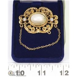 ESTATE BROOCH