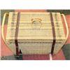 Image 2 : LARGE WICKER PICNIC BASKET WITH PICNIC CONTENTS
