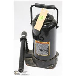 BLACK JACK 20 TON HYDRAULIC JACK.