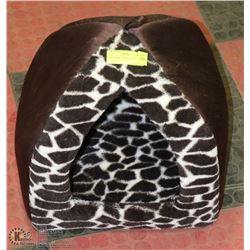 SOFT ANIMAL PRINT CAT HUT