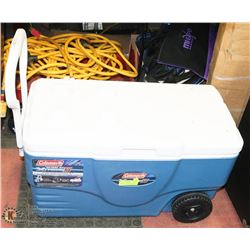 COLEMAN WHEELED COOLER 85 CAN CAP.