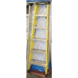 ALUMINUM AND FIBREGLASS 6' LADDER