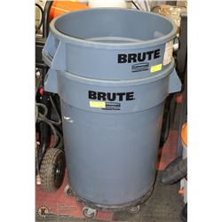 PAIR OF BRUTE RUBBERMAID GARBAGE CANS WITH ONE
