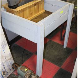 RAISED PLANTER 21X31