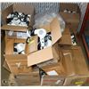 Image 1 : PALLET OF HOTEL GRADE HAIR DRYERS
