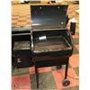 Image 1 : TRAEGER SMITH AND WESSON WOOD PALLET BARBECUE
