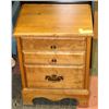 Image 1 : 3 DRAWER NIGHT STAND 14X23X17.