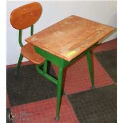 CHILDS SCHOOL DESK