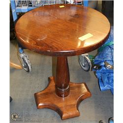 SOLID WOOD END TABLE