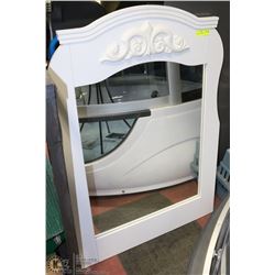 DECORATIVE MIRROR 31 X 45