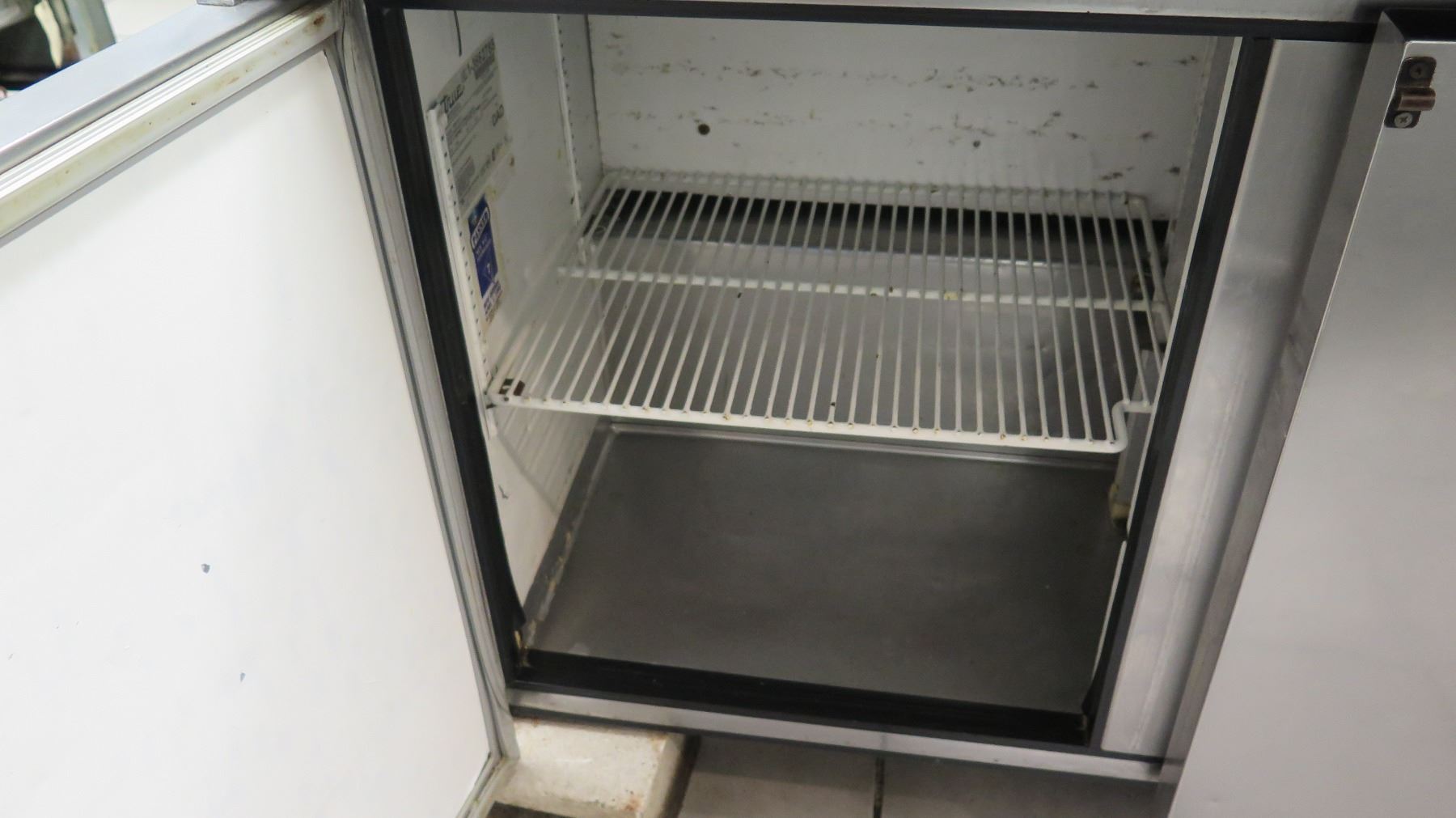 True 2 Door Cooler and Cold Prep Station with Shelf 48