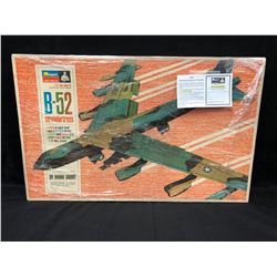 MONOGARM B-52 STRATOFORTRESS 1:72 SCALE MODEL KIT