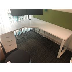 STEELCASE TURNSTONE FREE STANDING WHITE / GREEN EXECUTIVE CORNER DESK