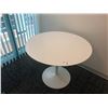 Image 1 : STEELCASE TURNSTONE WHITE CONFERENCE TABLE