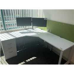 STEELCASE TURNSTONE FREE STANDING WHITE / GREEN EXECUTIVE CORNER DESK