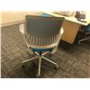 Image 2 : STEELCASE ERGONOMIC BLUE OFFICE CHAIR