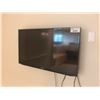 Image 1 : SAMSUNG 36" TELEVISION WITH WALL MOUNT