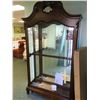 Image 2 : PULASKI KEEPSAKES COLLECTION DARK WOOD GLASS FRONT ILLUMINATED CURIO CABINET