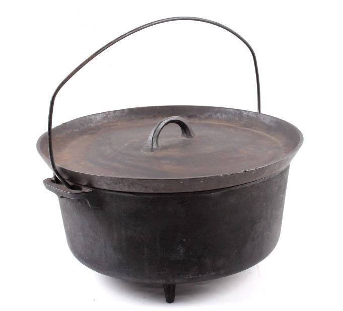 Griswold No.10 Three Legged ChuckWagon Dutch Oven