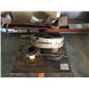 Image 1 : PALLET WITH PLANETARY, SUN GEAR, BELT PULLEY AND , HYDRAULIC CYLINDER AND FAN SHROUDE
