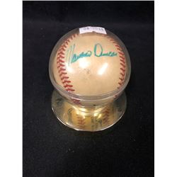 MARIANO DUNCAN AUTOGRAPHED BASEBALL W/ DISPLAY CASE